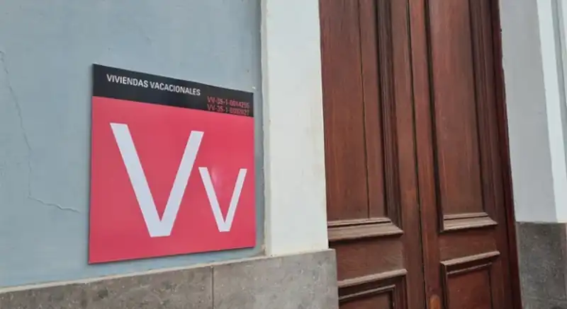 Cartel de vivienda vacacional en Canarias