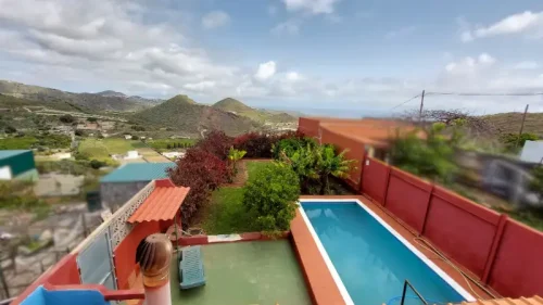 Casa terrera en venta en Telde con terreno piscina y garaje