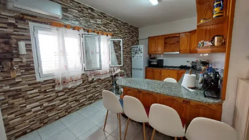Casa terrera en venta en Telde con terreno piscina y garaje