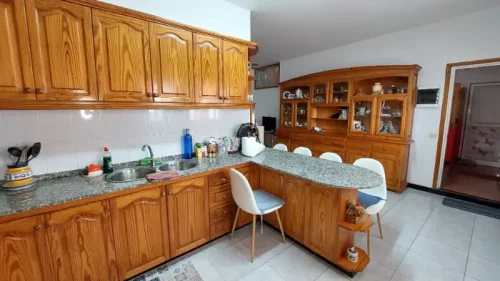 Casa terrera en venta en Telde con terreno piscina y garaje