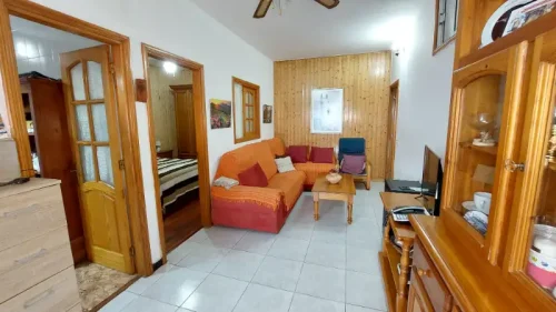 Casa terrera en venta en Telde con terreno piscina y garaje