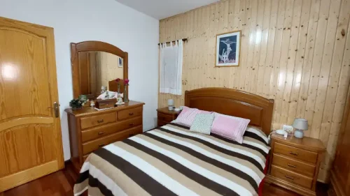 Casa terrera en venta en Telde con terreno piscina y garaje