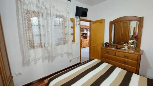 Casa terrera en venta en Telde con terreno piscina y garaje
