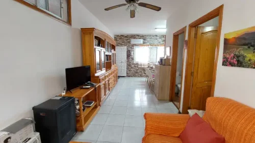 Casa terrera en venta en Telde con terreno piscina y garaje