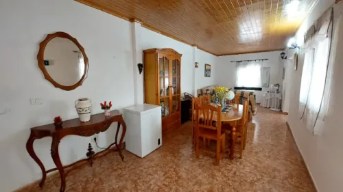 Casa terrera en venta en Telde con terreno piscina y garaje
