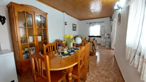 Casa terrera en venta en Telde con terreno piscina y garaje