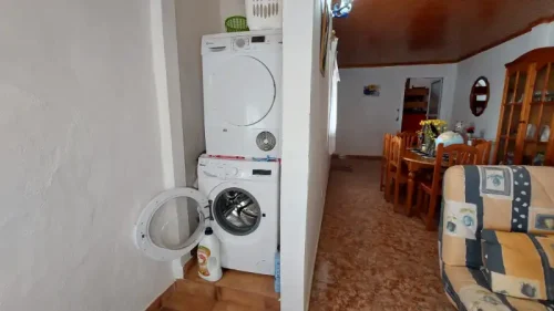 Casa terrera en venta en Telde con terreno piscina y garaje