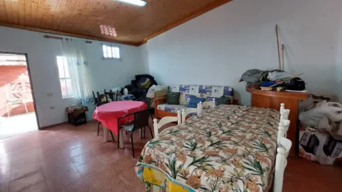 Casa terrera en venta en Telde con terreno piscina y garaje