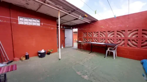 Casa terrera en venta en Telde con terreno piscina y garaje