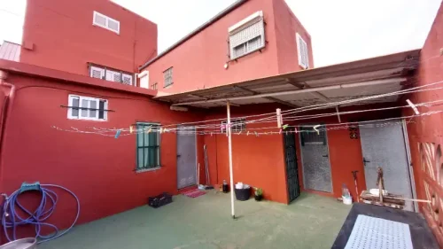 Casa terrera en venta en Telde con terreno piscina y garaje