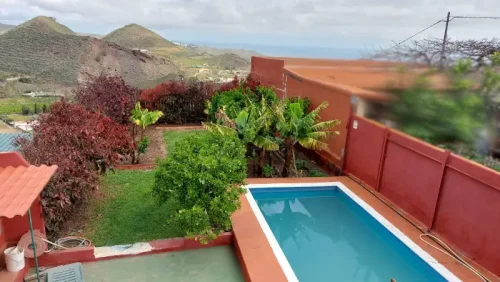 Casa terrera en venta en Telde con terreno piscina y garaje