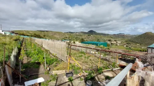 Casa terrera en venta en Telde con terreno piscina y garaje