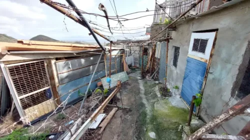 Casa terrera en venta en Telde con terreno piscina y garaje