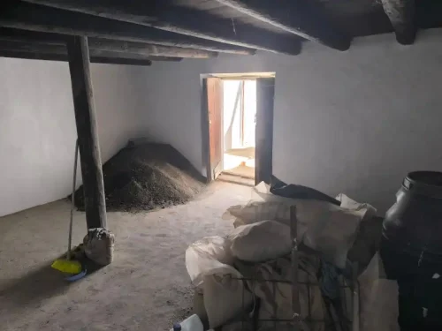 Terreno rústico en venta con cuarto y cueva en San Mateo