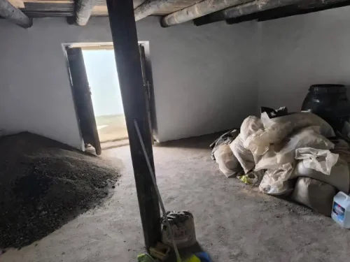 Terreno rústico en venta con cuarto y cueva en San Mateo
