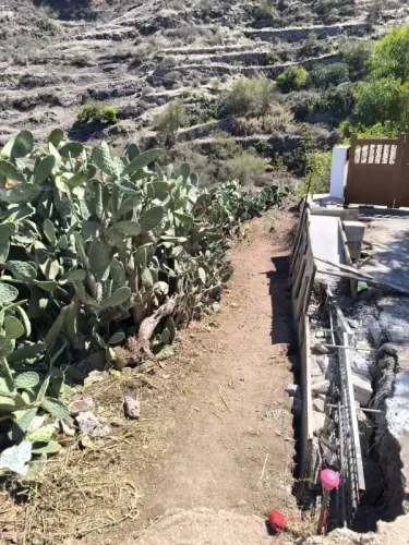 Terreno rústico en venta con cuarto y cueva en San Mateo