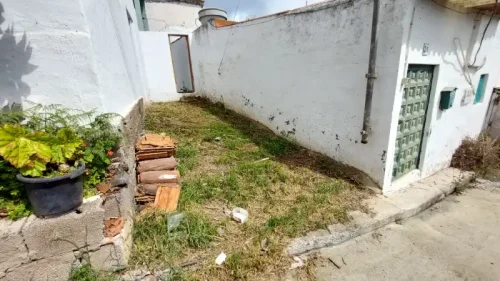 Terreno rústico en venta con cuarto y cueva en San Mateo