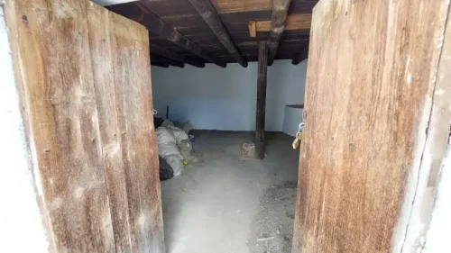 Terreno rústico en venta con cuarto y cueva en San Mateo