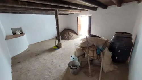 Terreno rústico en venta con cuarto y cueva en San Mateo