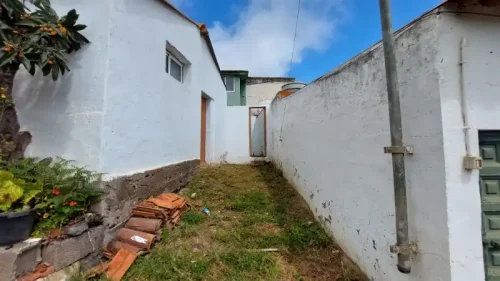 Terreno rústico en venta con cuarto y cueva en San Mateo