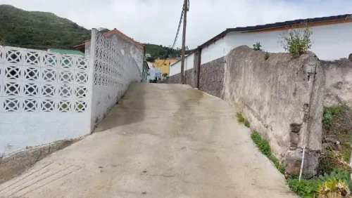 Terreno rústico en venta con cuarto y cueva en San Mateo