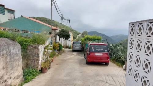 Terreno rústico en venta con cuarto y cueva en San Mateo