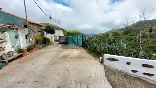 Terreno rústico en venta con cuarto y cueva en San Mateo