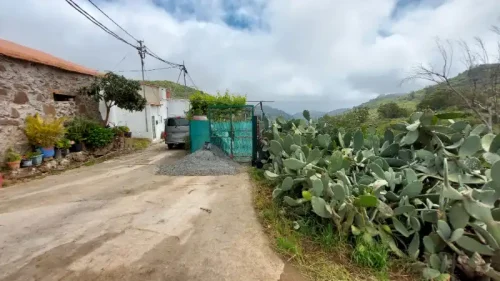 Terreno rústico en venta con cuarto y cueva en San Mateo