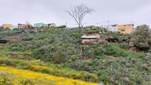 Terreno rústico en venta con cuarto y cueva en San Mateo